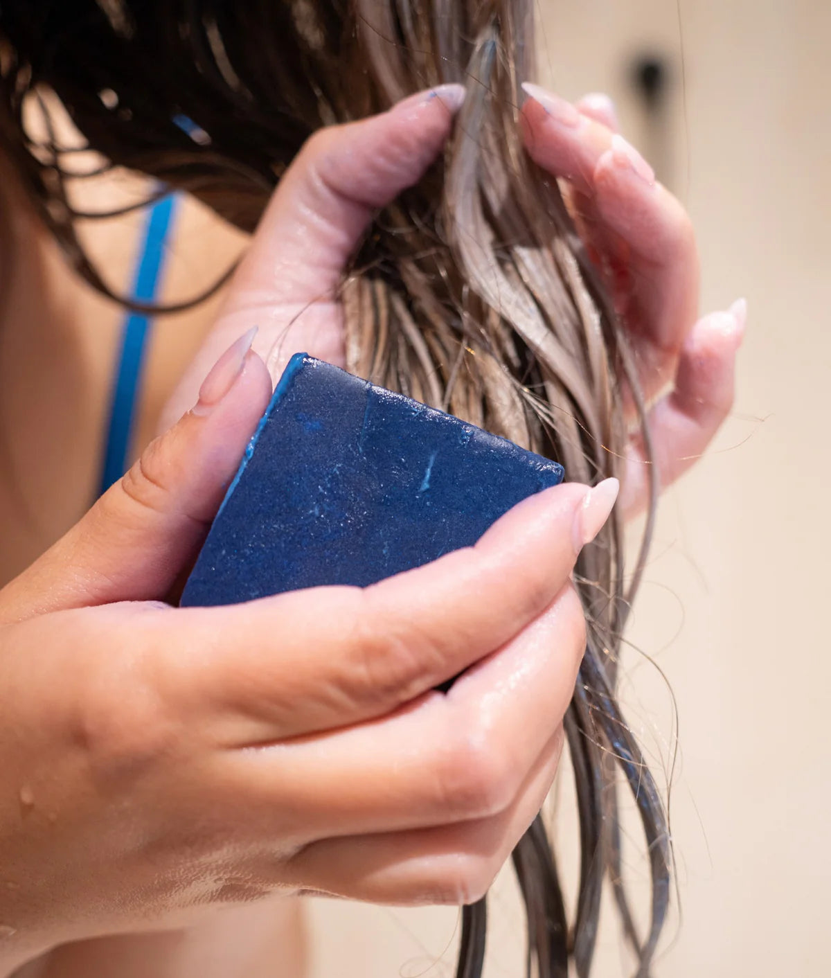 Fester Conditioner Colour Correction Blue - Dunkelblondes & Braunes Haar